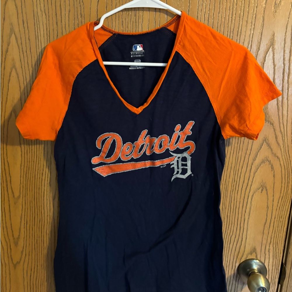 Detroit tigers t shirt